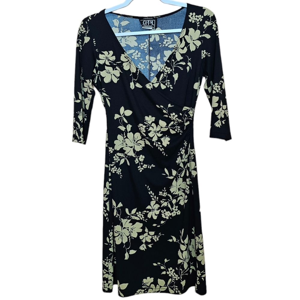 City Triangles Black 3/4 Sleeve Fitted Floral V Neck Dress Size M
